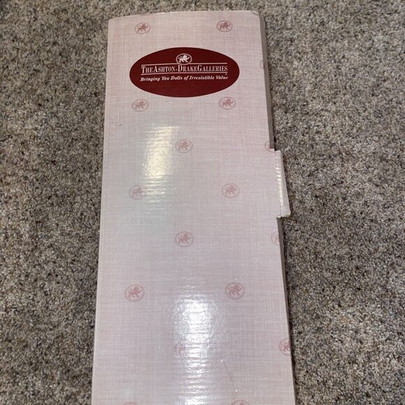 Ashton-Drake Galleries Beautiful New Born Miracle Of Life Collection new in box - Picture 2 of 2